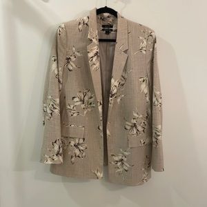 Light blazer with floral print